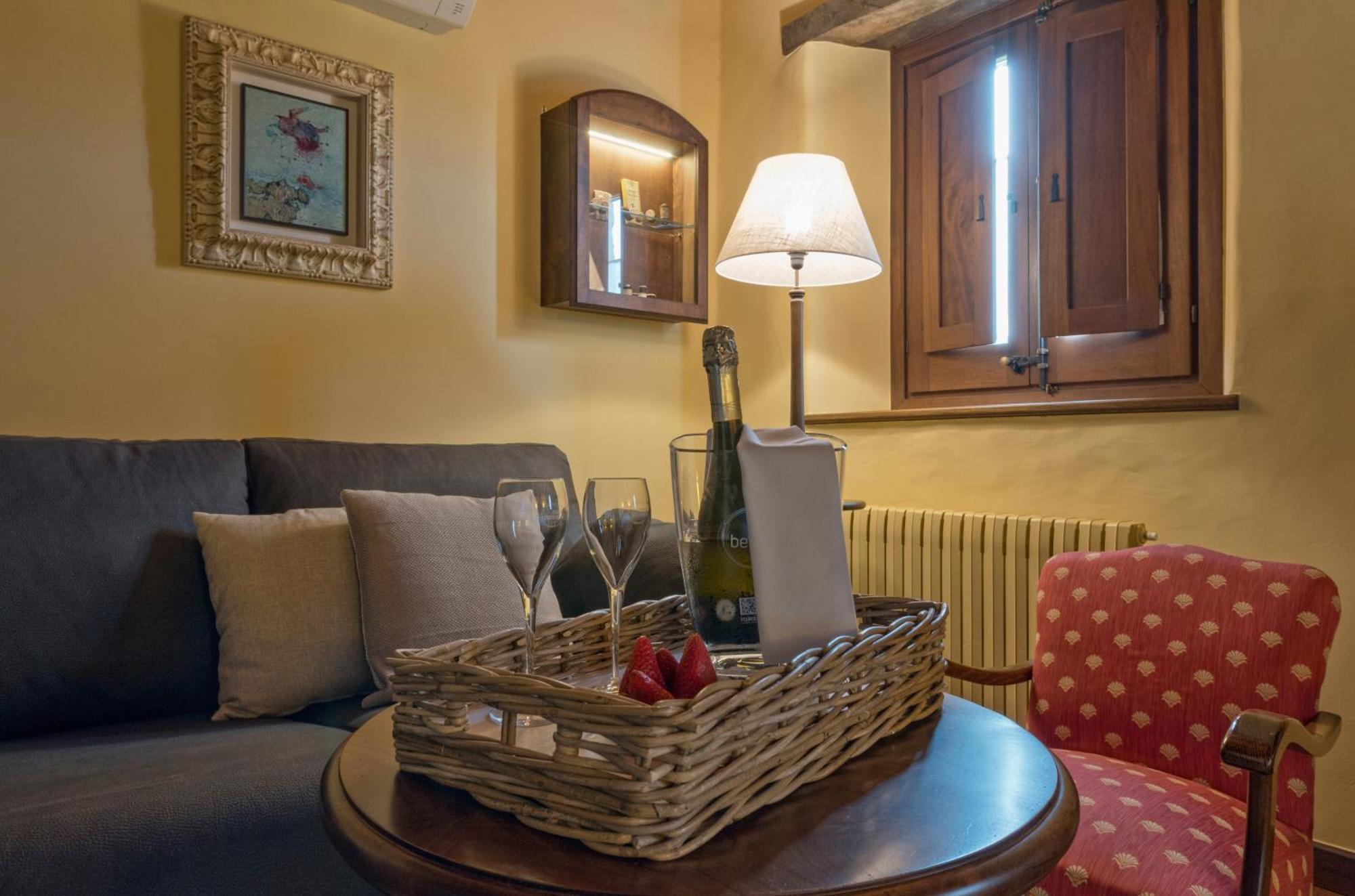 Hotel Cal Sastre Santa Pau Habitación foto