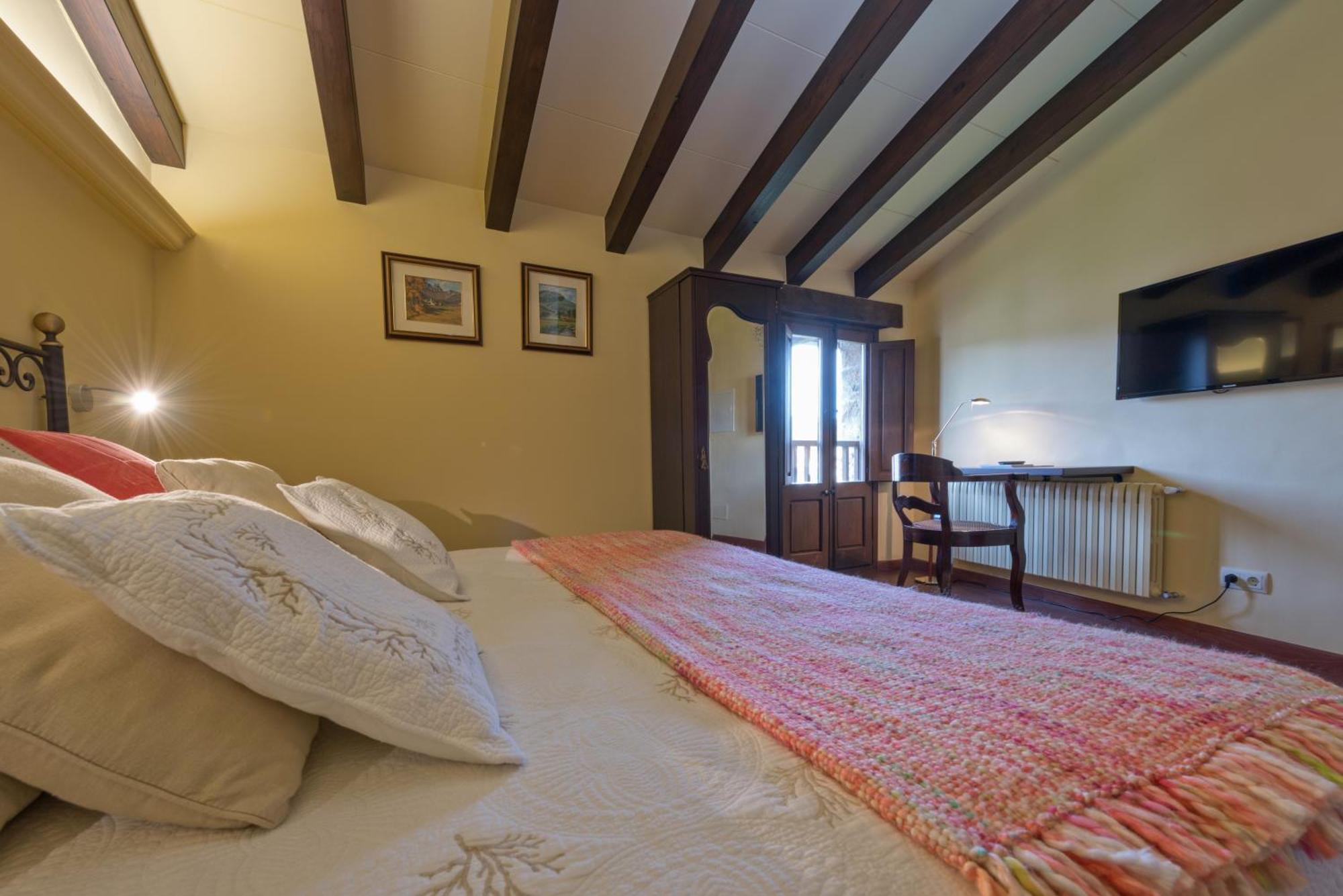 Hotel Cal Sastre Santa Pau Habitación foto