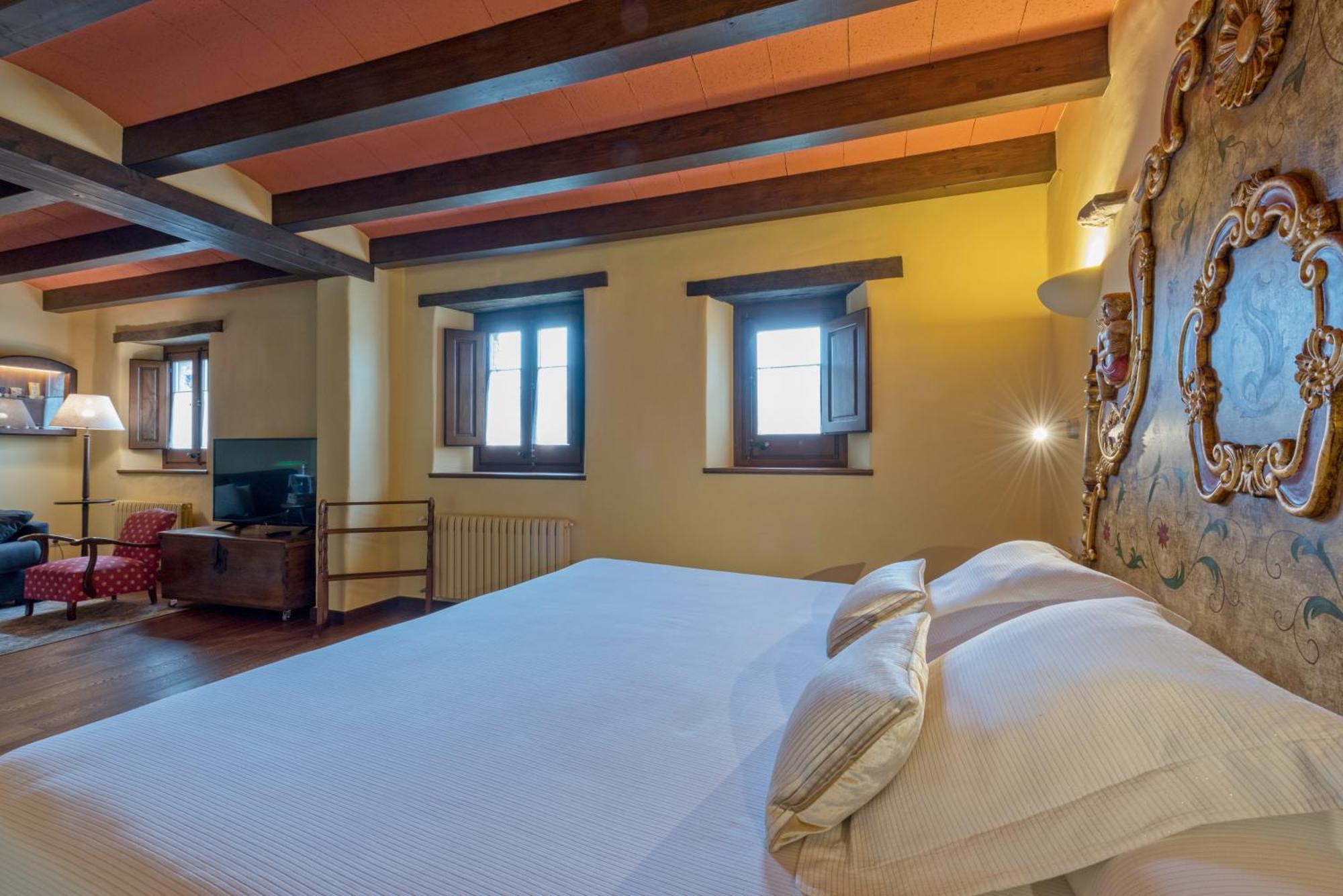 Hotel Cal Sastre Santa Pau Habitación foto