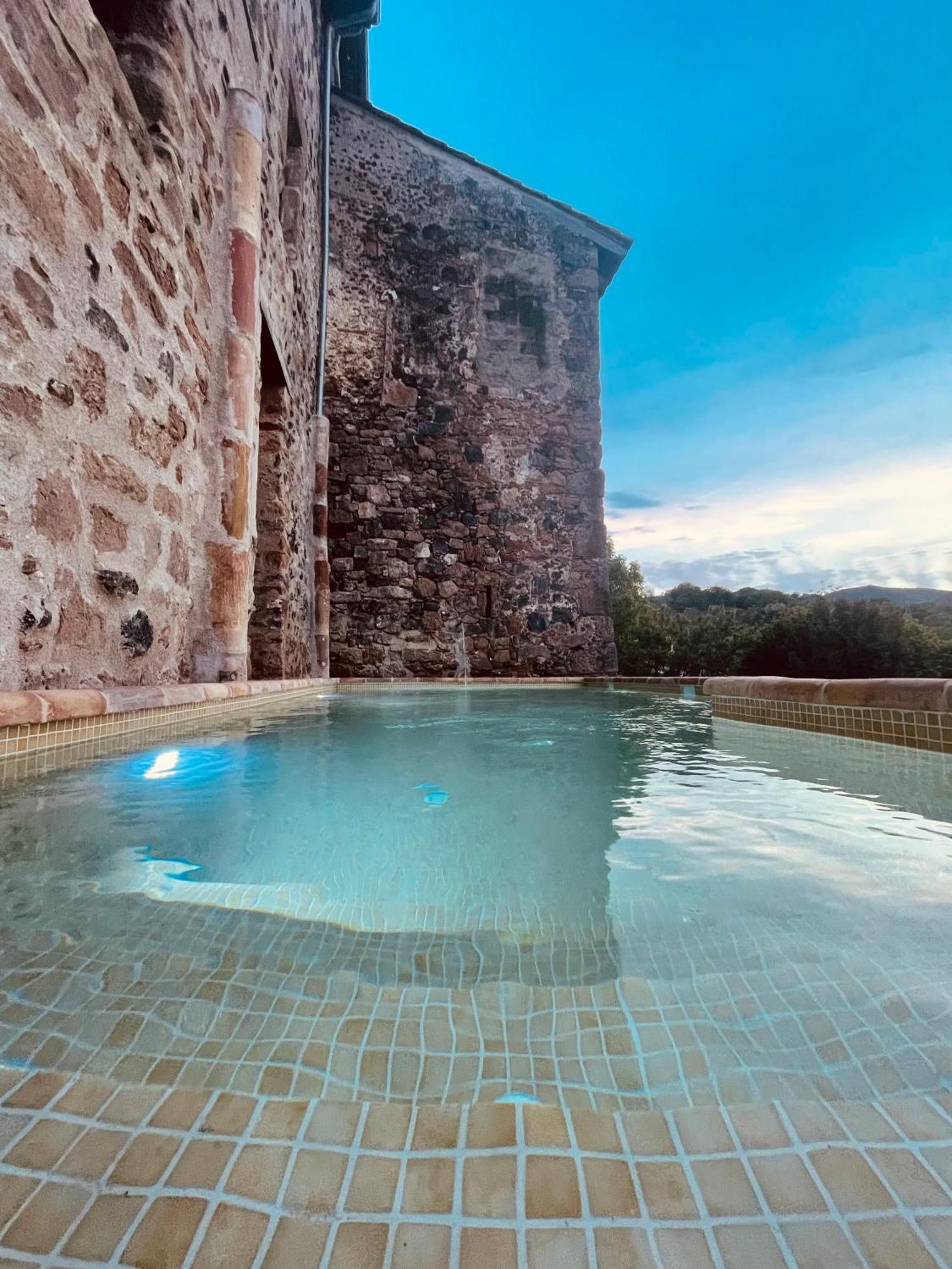 Hotel Cal Sastre Santa Pau Exterior foto